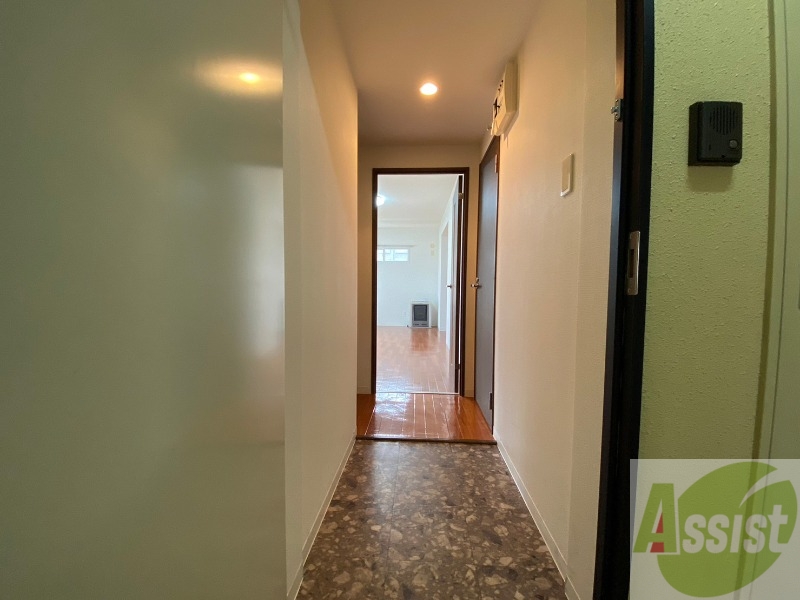 玄関　玄関の様子です。明るい印象ですね。気分もあがりそう。