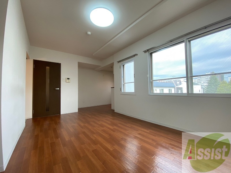 居室・リビング　広くてキレイなお部屋が広がっていて、充実した生活が送れそう。