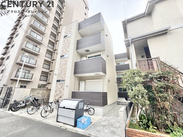 建物外観　宅配ボックス付きで不在時にも便利！