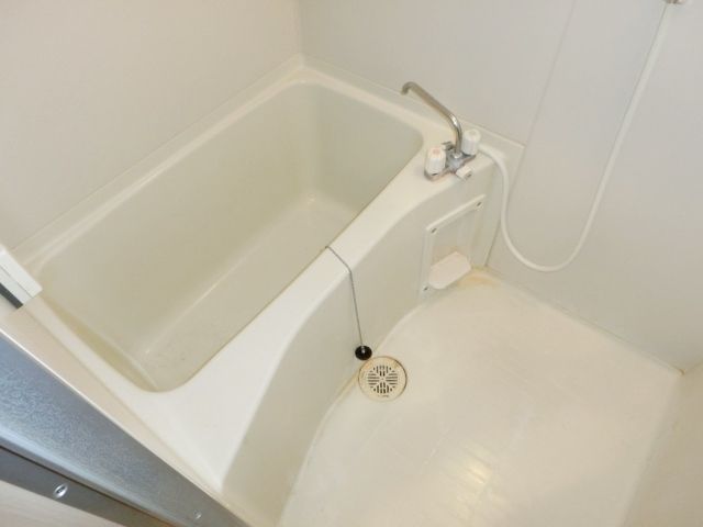 バス・シャワールーム　きれいなバスルーム。