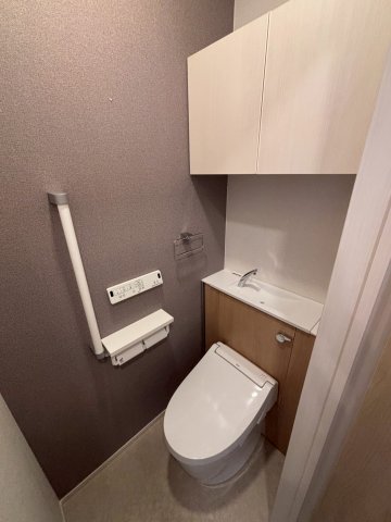 トイレ　落ち着いたトイレです