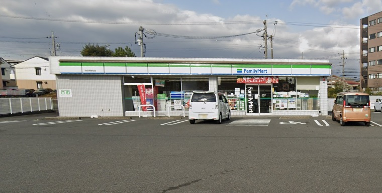 コンビニ　ファミリーマート四日市別名店（コンビニ）まで366m