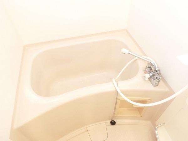 バス・シャワールーム　キレイにリフォームされています！