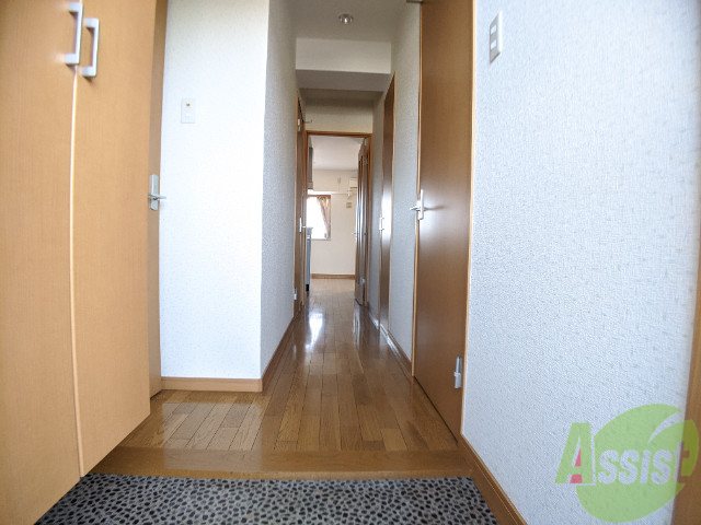 玄関　玄関からの様子を撮影してみました。動線になります。