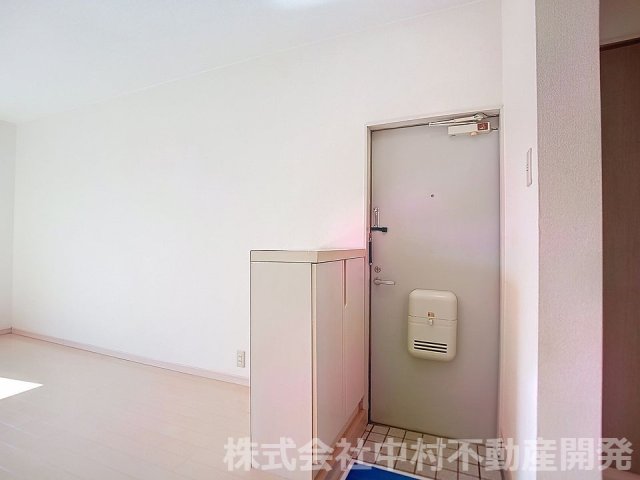 玄関　※過去の室内写真のため現況と異なる場合があります