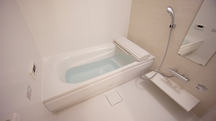 バス・シャワールーム　追い焚き付き一坪風呂