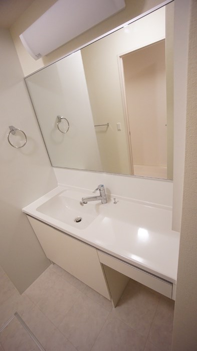 洗面設備　高級感のある洗面台