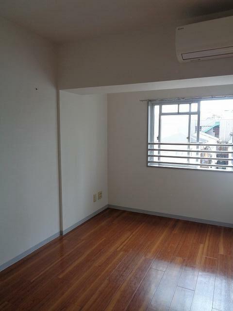 居室・リビング　広々６．５帖の居室