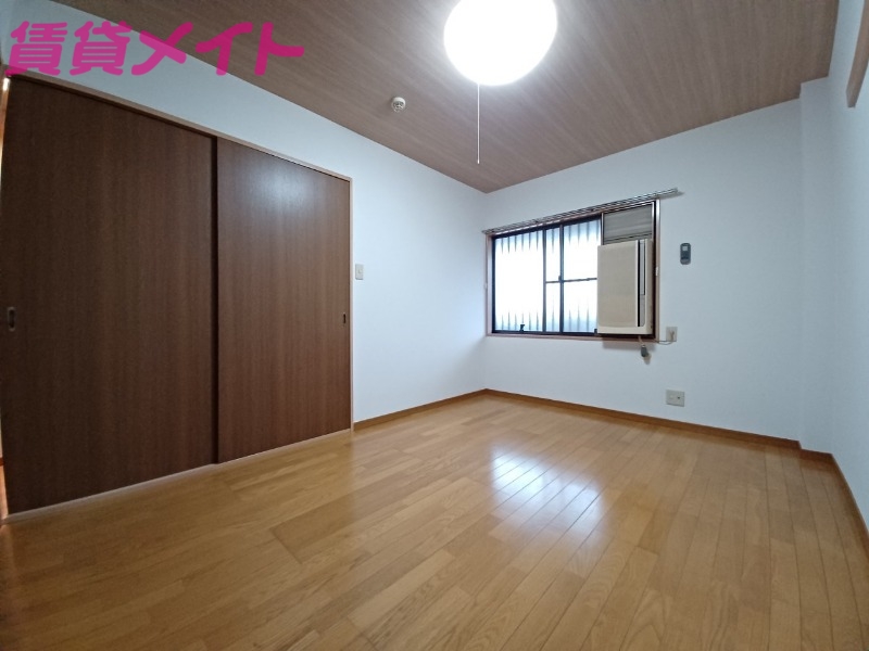 居室・リビング　同物件別室写真