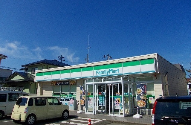 コンビニ　ファミリーマート桜一丁目店（コンビニ）まで700m