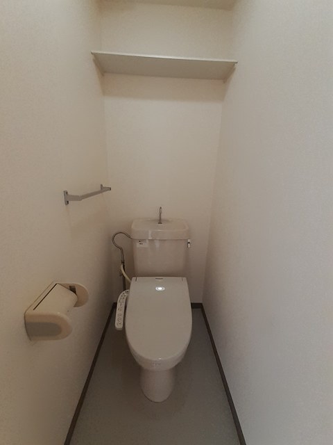 トイレ　温水洗浄便座