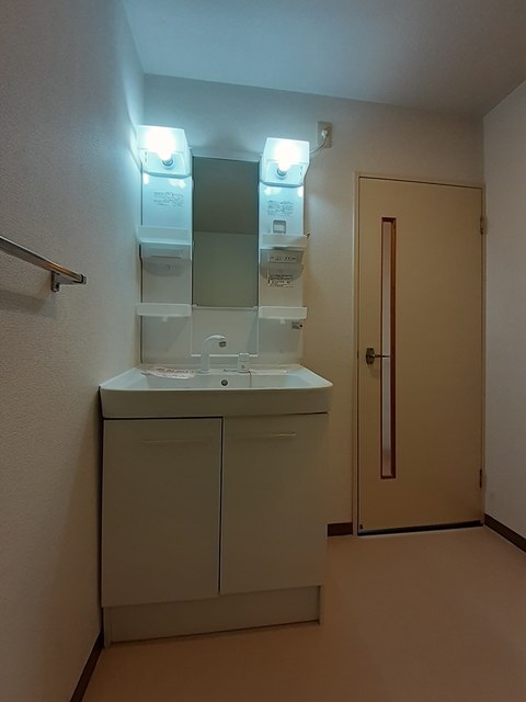 洗面設備　シャワー付き洗面台