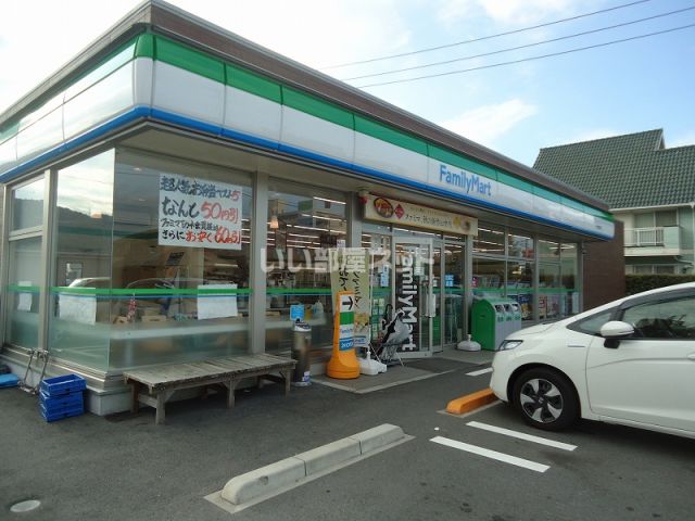 コンビニ　ファミリーマート 大竹駅前店（コンビニ）まで568m