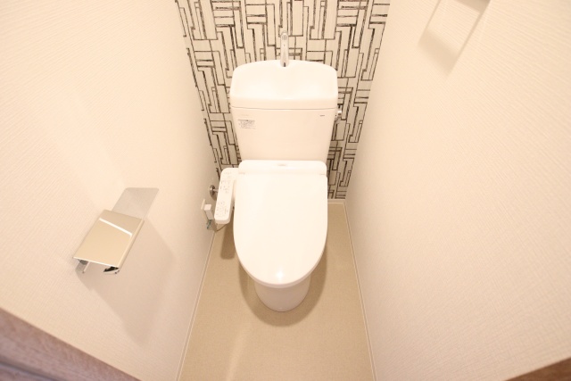 トイレ　同タイプの参考写真です