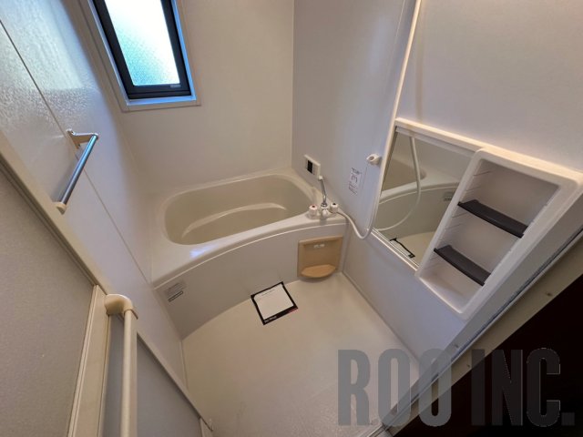 バス・シャワールーム　写真は反転のお部屋です