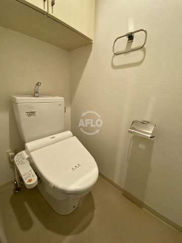 トイレ　クレストコート高津　温水洗浄便座