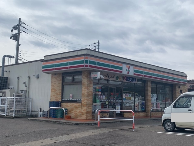 コンビニ　セブンイレブン上越飯店（コンビニ）まで587m