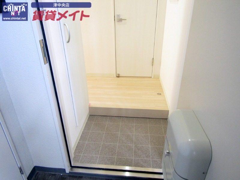 玄関　同型参考写真