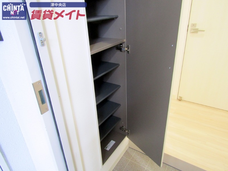 収納　同型参考写真