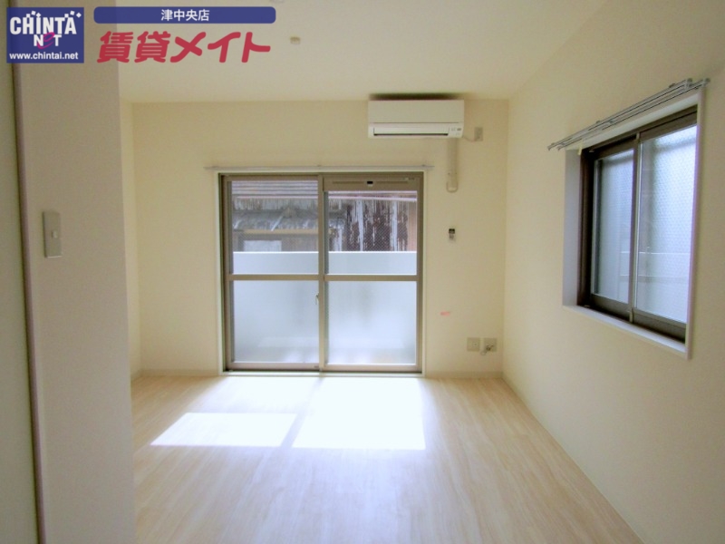 居室・リビング　同型参考写真