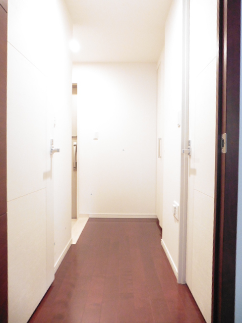 玄関　※別部屋の参考写真です。