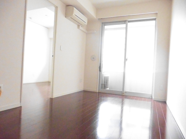 居室・リビング　※別部屋の参考写真です。