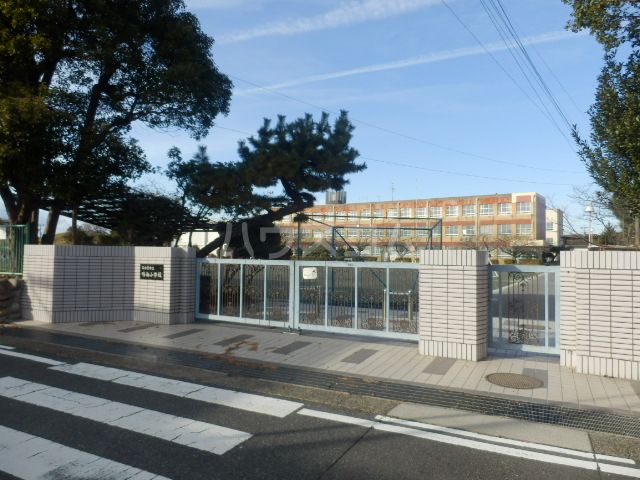 小学校　名古屋市立鳴海小学校（小学校）まで982m