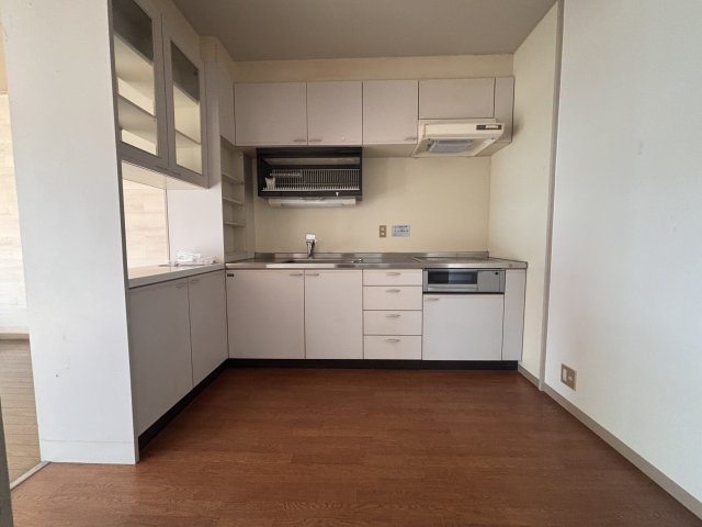 キッチン　広く使えるので快適に料理ができます