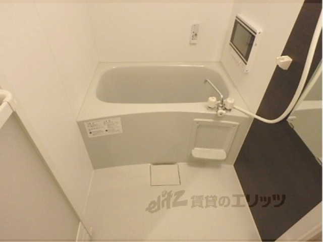 バス・シャワールーム　浴室にテレビがついています。