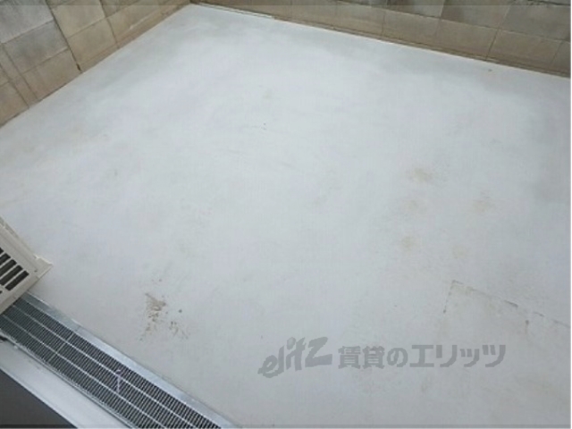 バルコニー　１階なのでベランダが広いです。