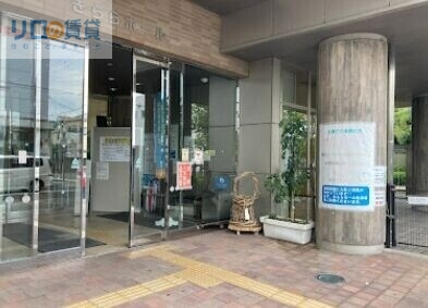 図書館　きららホール（図書館）まで922m