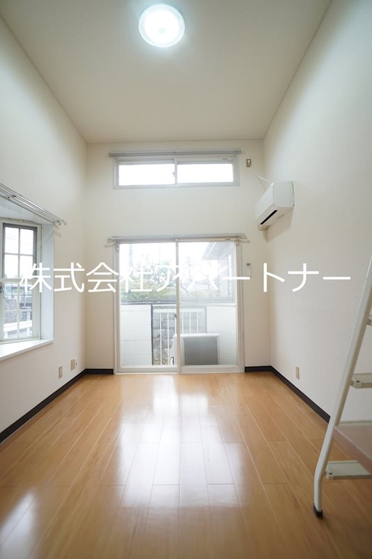 居室・リビング　二面採光で明るいお部屋です♪