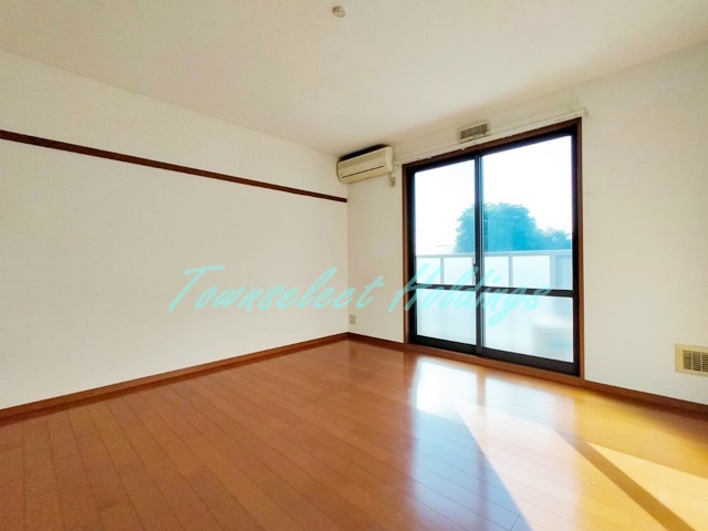 居室・リビング　南西向きの日当り良好の明るい洋室♪