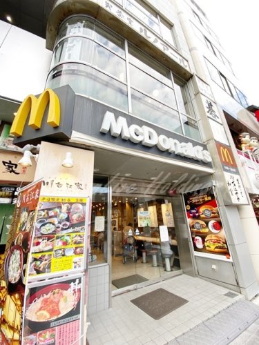 飲食店　マクドナルド 鎌倉駅前店（飲食店）まで447m
