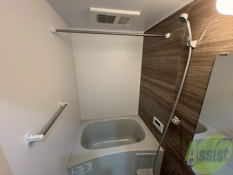 バス・シャワールーム　こちら浴槽です。日々の疲れが癒せそうですね