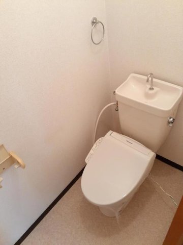 トイレ　清潔感のあるトイレです