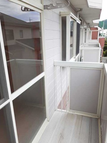 バルコニー　お洗濯にも便利なバルコニー付き