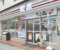 コンビニ　セブン-イレブン 横浜六角橋店（コンビニ）まで731m