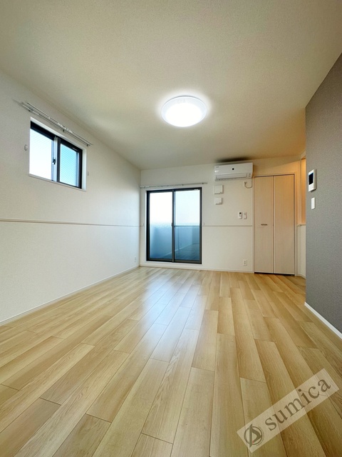 居室・リビング　アクセントクロスがオシャレを演出♪