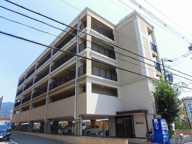 建物外観　鉄骨造のスマートな物件です。