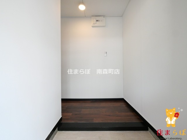 玄関　「気になったら、LINEで気軽に相談できますよ。」