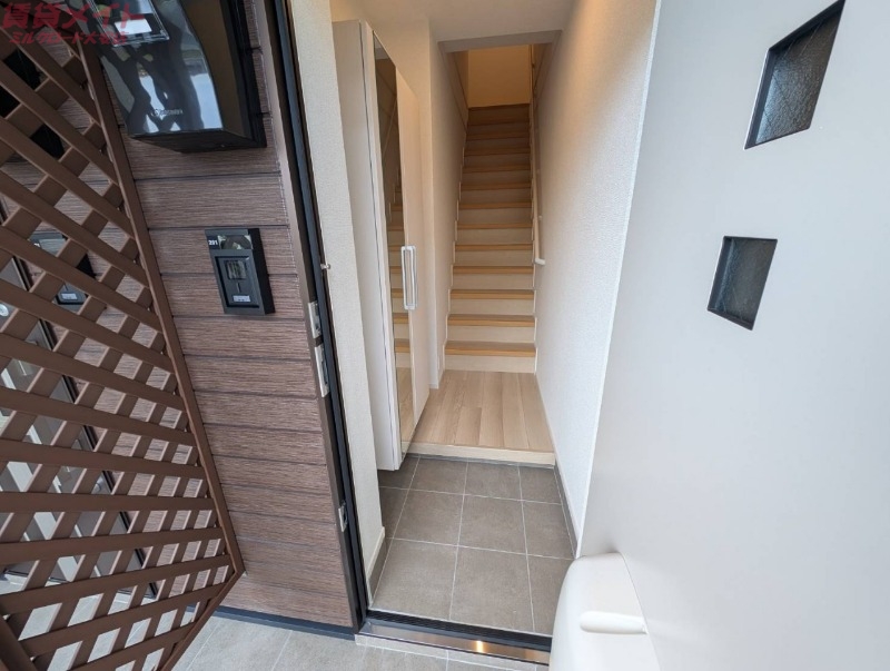 玄関　同型参考写真