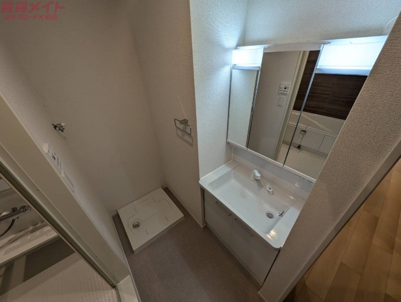 洗面設備　同型参考写真