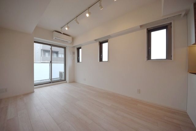 居室・リビング　※別部屋の参考写真です。