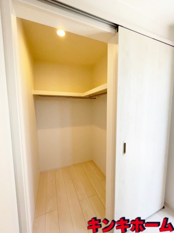 収納　写真は別のお部屋です。