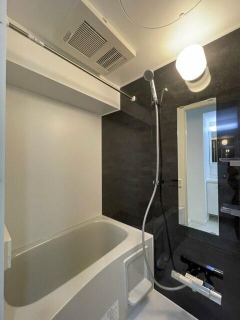 バス・シャワールーム　コンパクトで使いやすいお風呂です