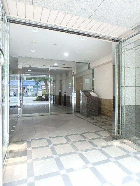 エントランス　建物の内部です