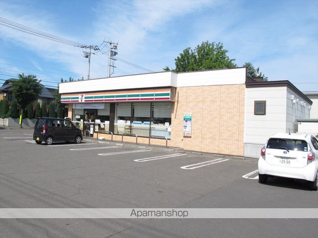 コンビニ　セブンイレブン（コンビニ）まで371m