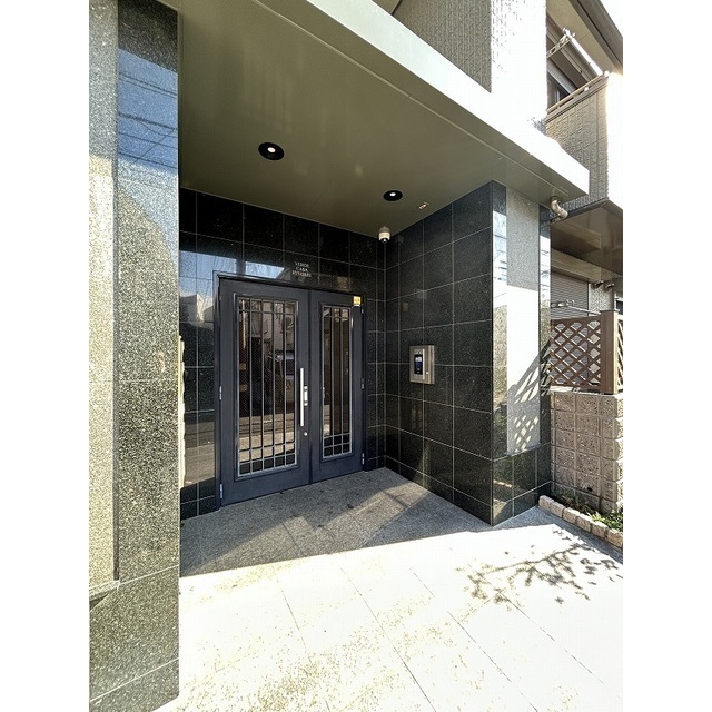 エントランス　オートロック完備