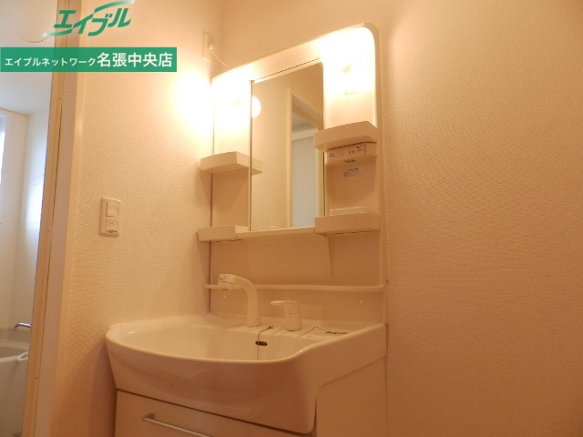 洗面設備　同型参考写真